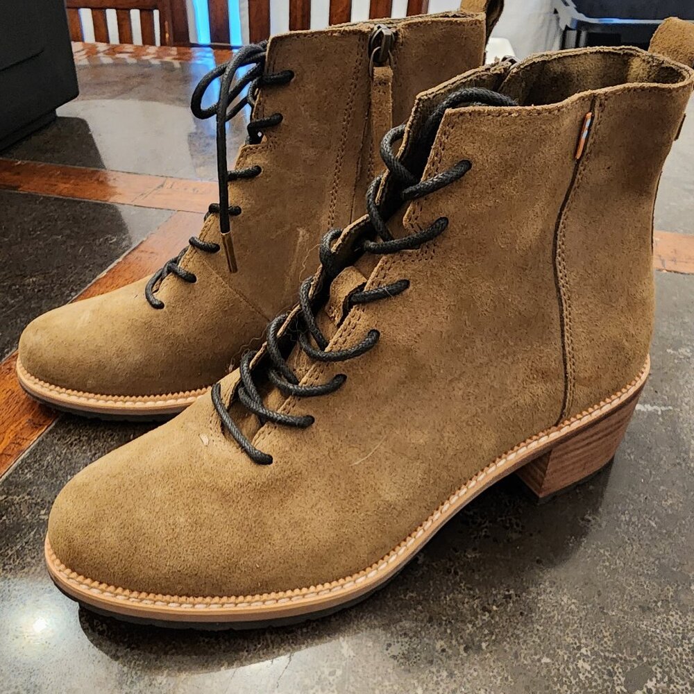 NEW Tom's Women's Lace Up Boots, size 9.5